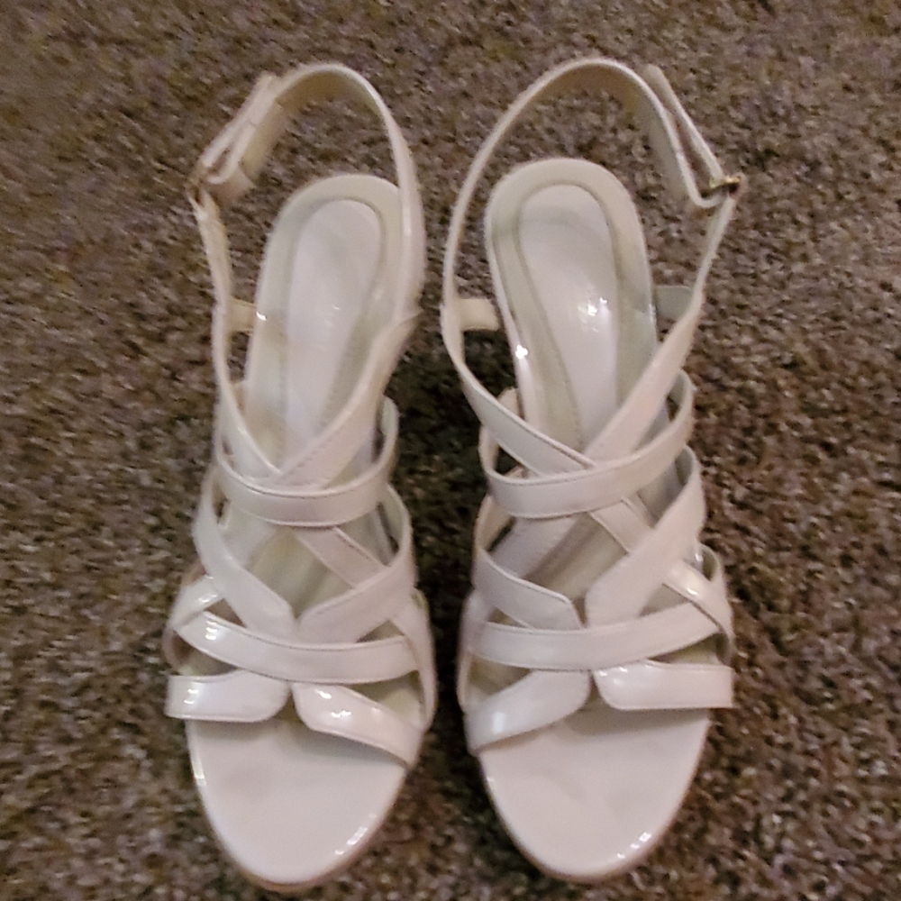 Naturalizer Taupe Patent Leather Platform Shoes